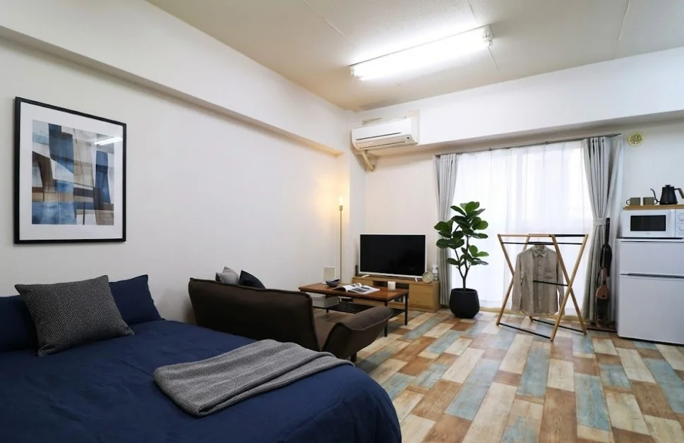 【ラブラ万代周辺ウィークリーマンション室内画像】ラブラ万代周辺マンスリーマンションでは、ご利用する方にしっかりした生活を保障します。圧倒的な物件数、品質で対応します♪※植木と額とクッションなどは写真用です。