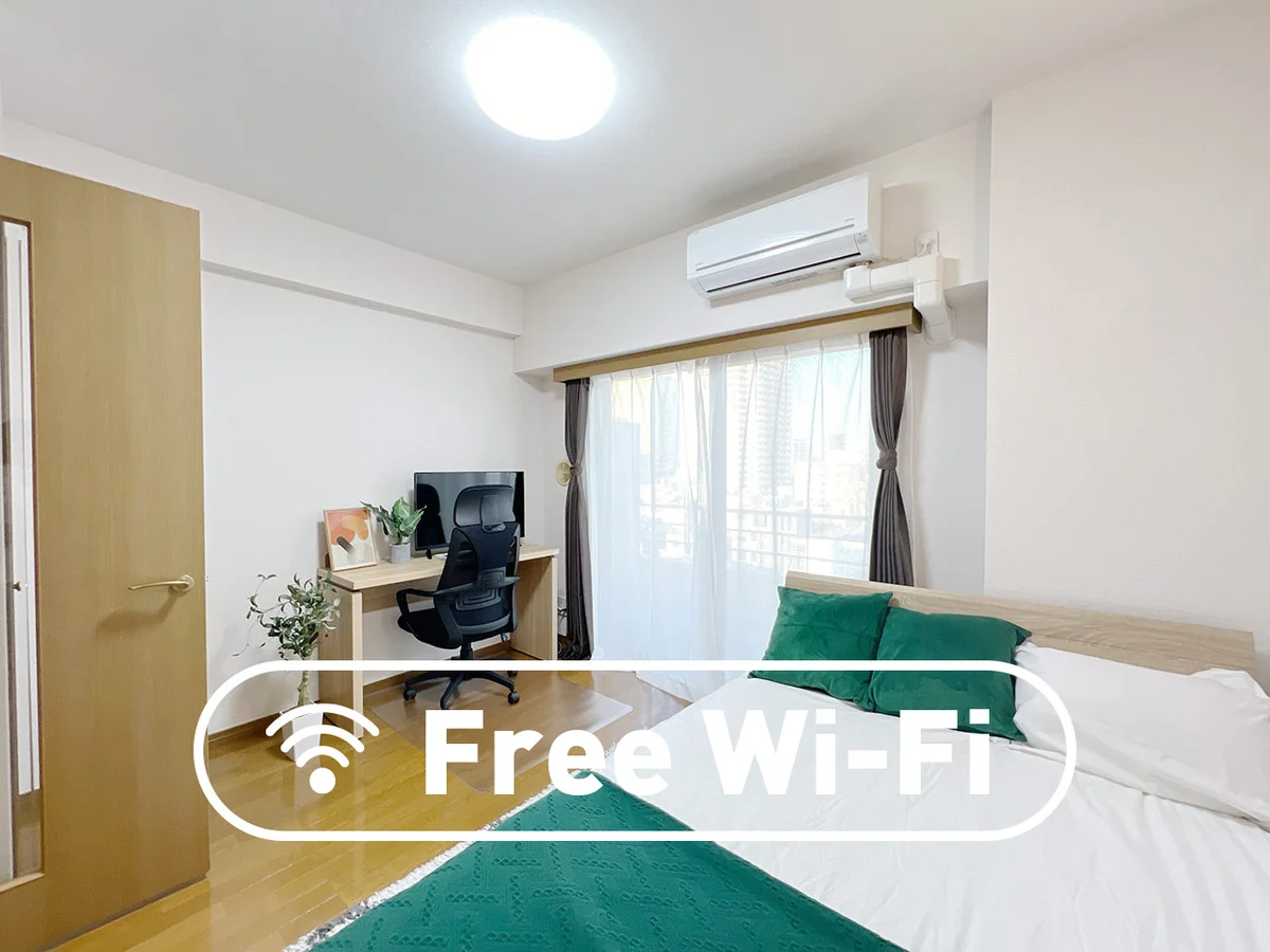 写真はお部屋のイメージです。ラグなどの室内装飾はございません。