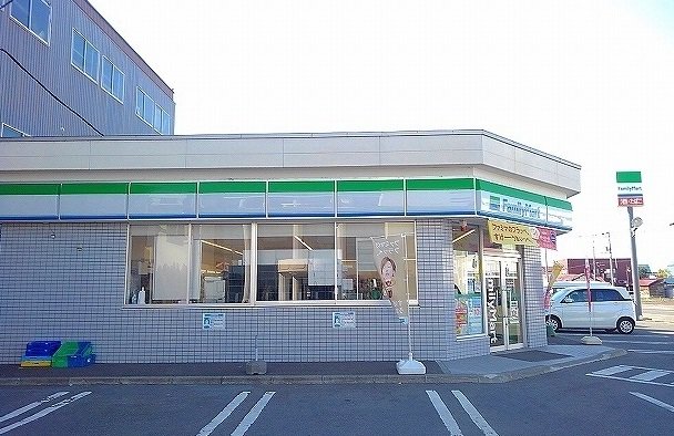 ファミリーマートまで300m