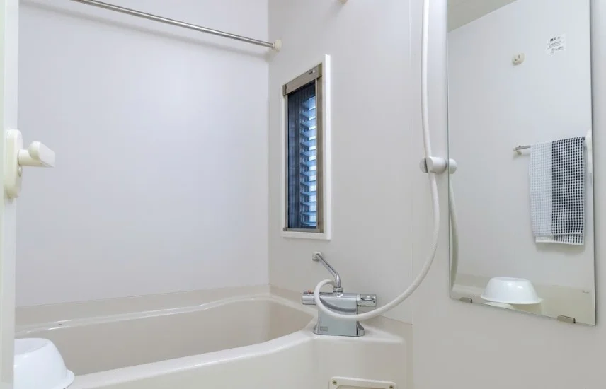 シャンプーやコンディショナーボディーソープなど豊富な備品！洗剤やスポンジもついているので　清潔にお使いいただけます！