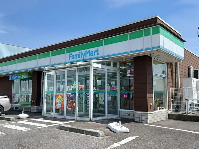 ファミリーマート大館住吉町店まで779m