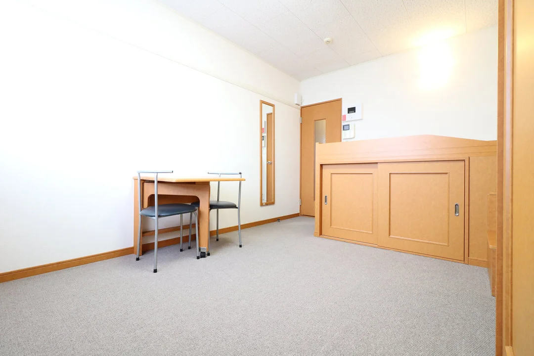 ベッド下に収納スペースあり！荷物が多くても十分に収まります！