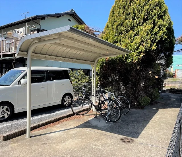 屋根付き自転車置き場