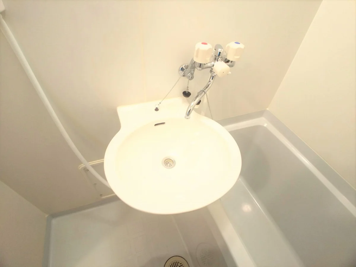 鏡を備え　準備のしやすい洗面台