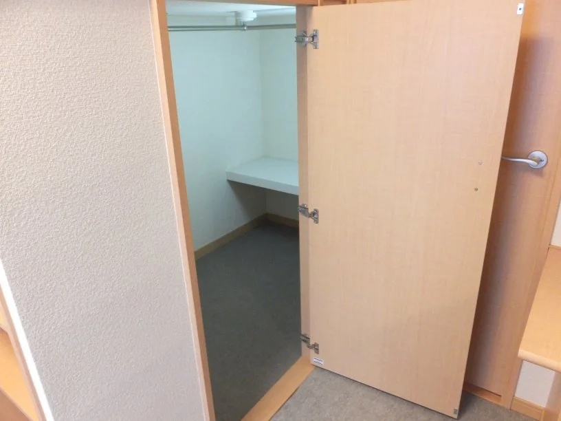 ベッド下は大容量の収納スペース