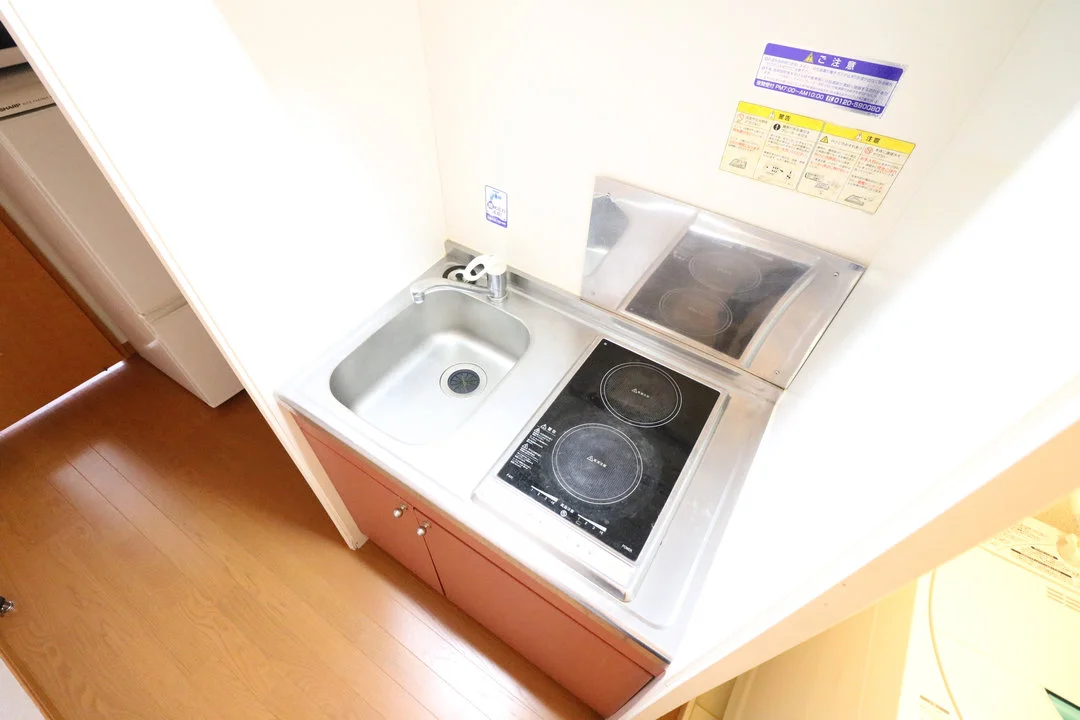 お掃除らくらくの２口ラジエントヒーターを採用