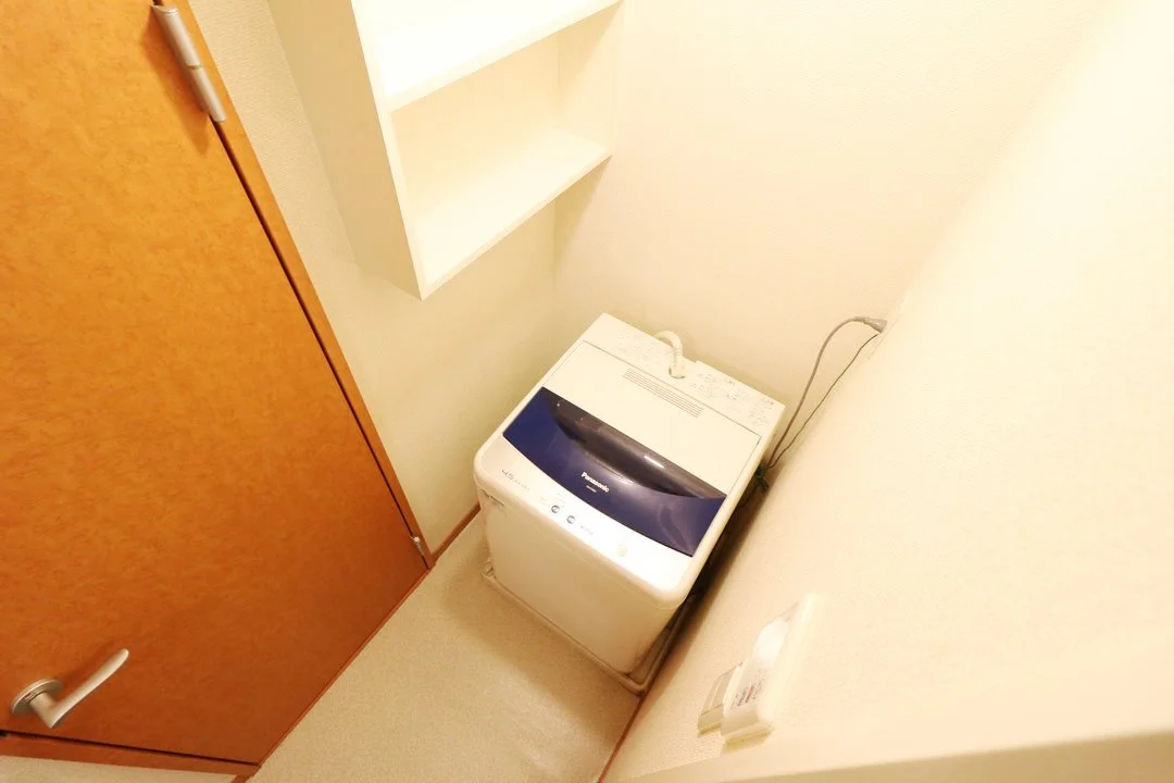 （※202号室のみ家具家電なし）室内洗濯機完備によりお手軽に引越しが可能！