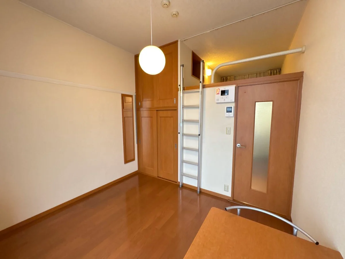 1階はフローリング、2階はじゅうたんです。