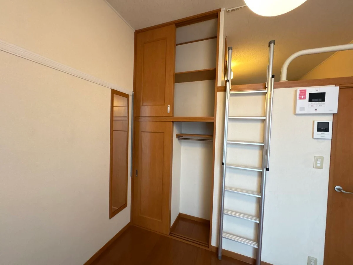 1階はフローリング、2階はじゅうたんです。