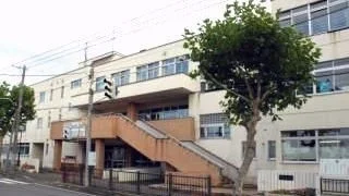 中央小学校まで920m