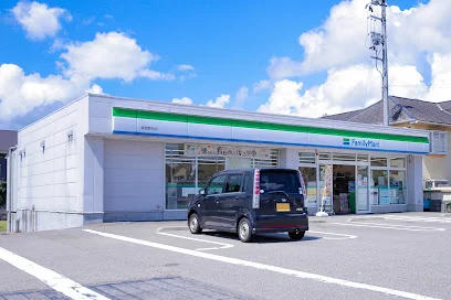 ファミリーマート 高岡野村店まで車で3分