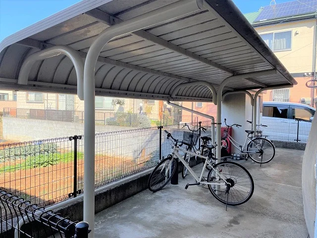 屋根付き自転車置き場