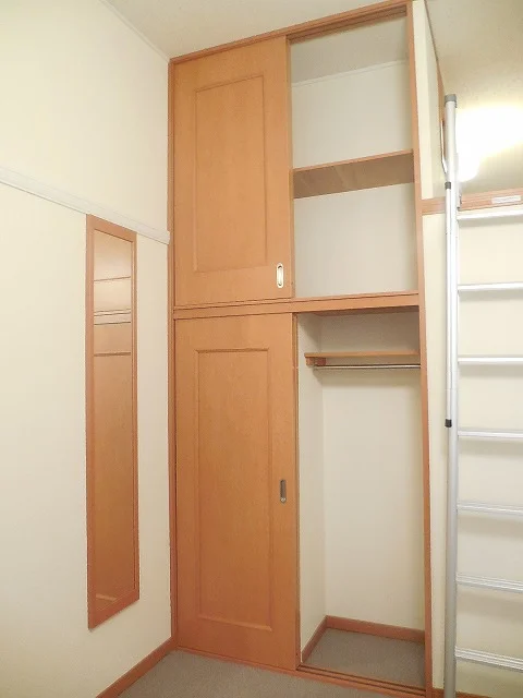 上下2段にわたるクローゼットです。