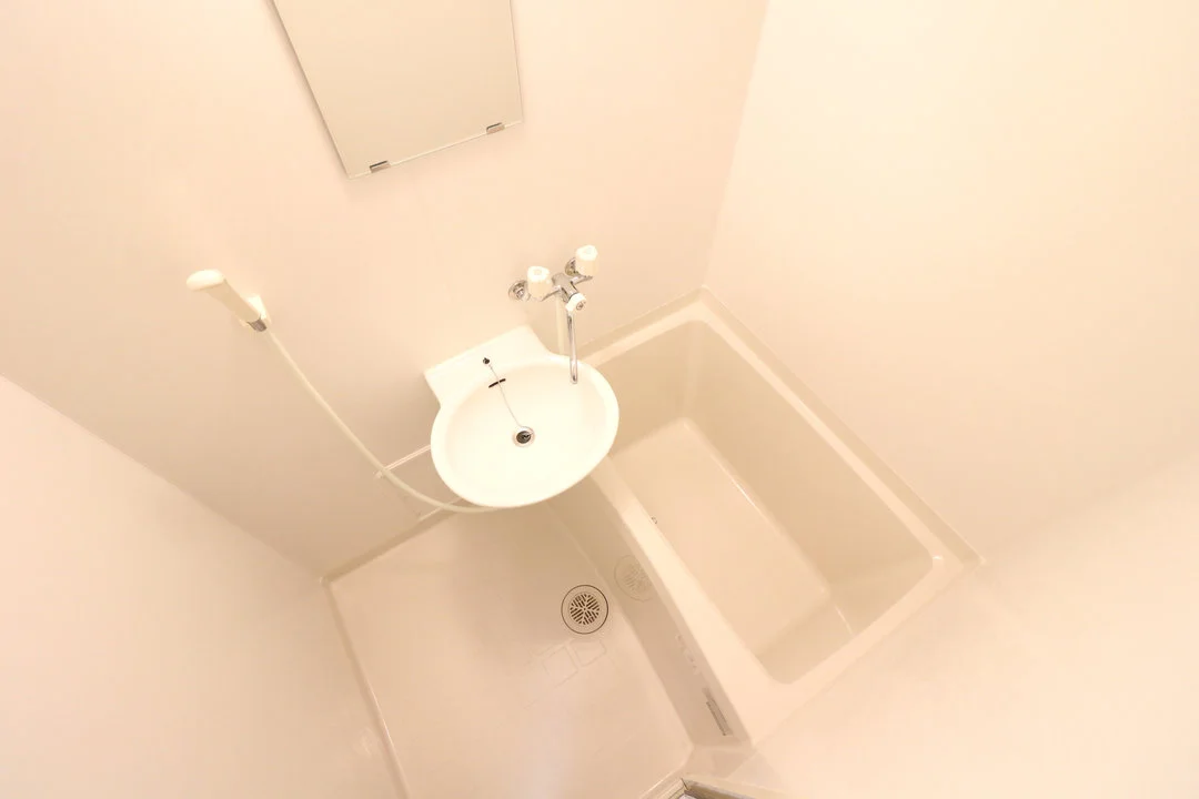 浴室乾燥機付きにより冬場でも洗濯物が安心して乾かせます。