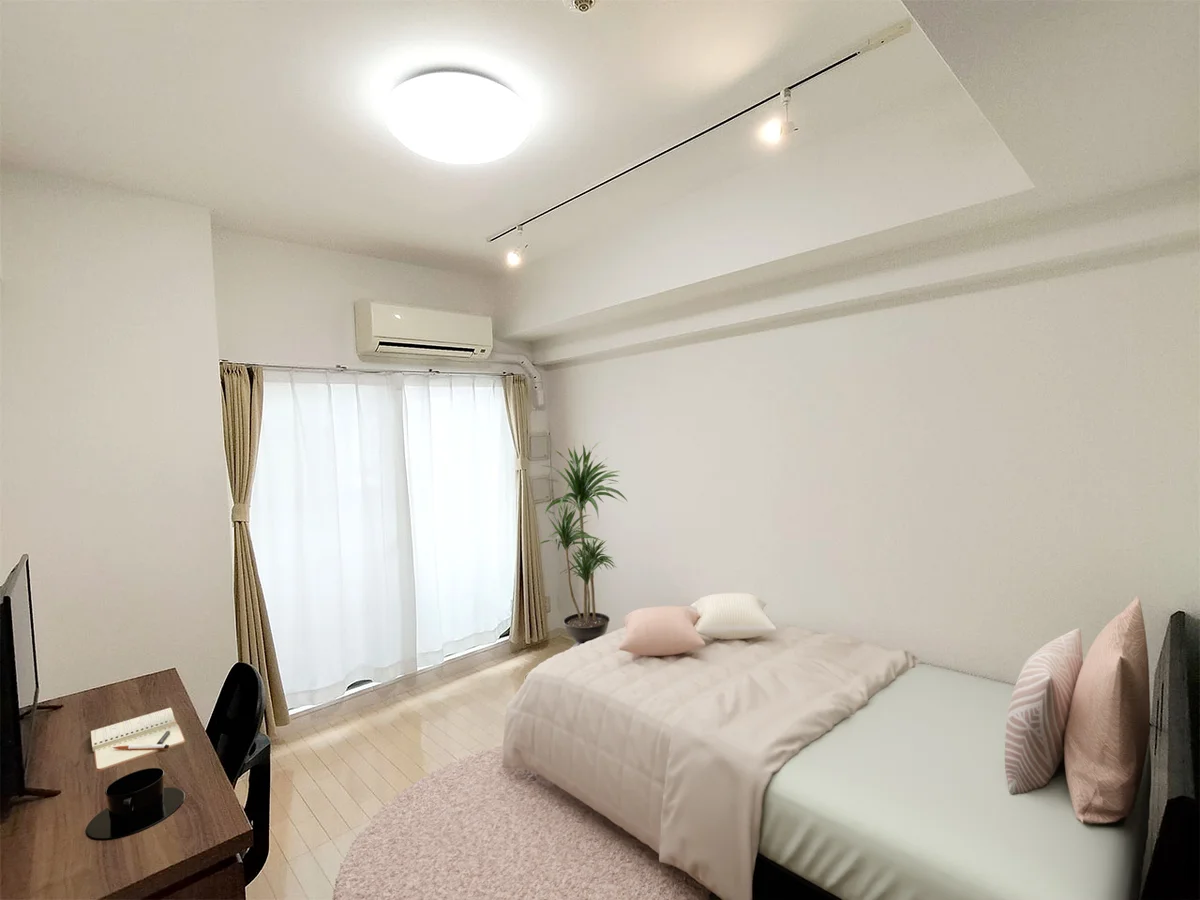 写真はお部屋のイメージです。ラグなどの室内装飾はございません。