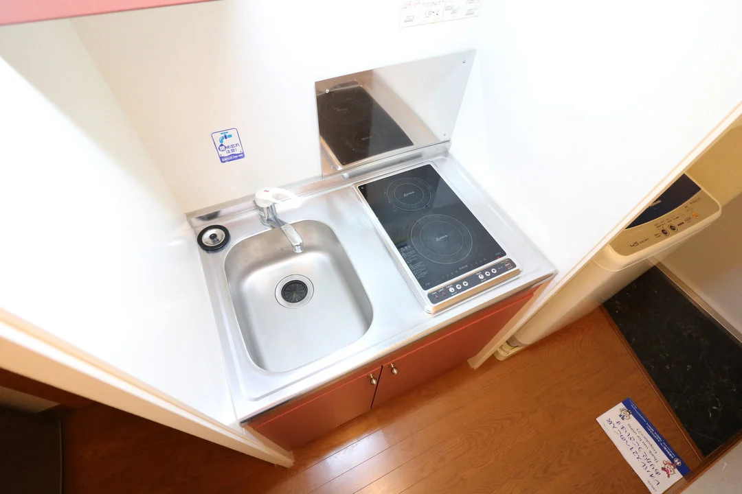 お掃除らくらくの２口ラジエントヒーターを採用