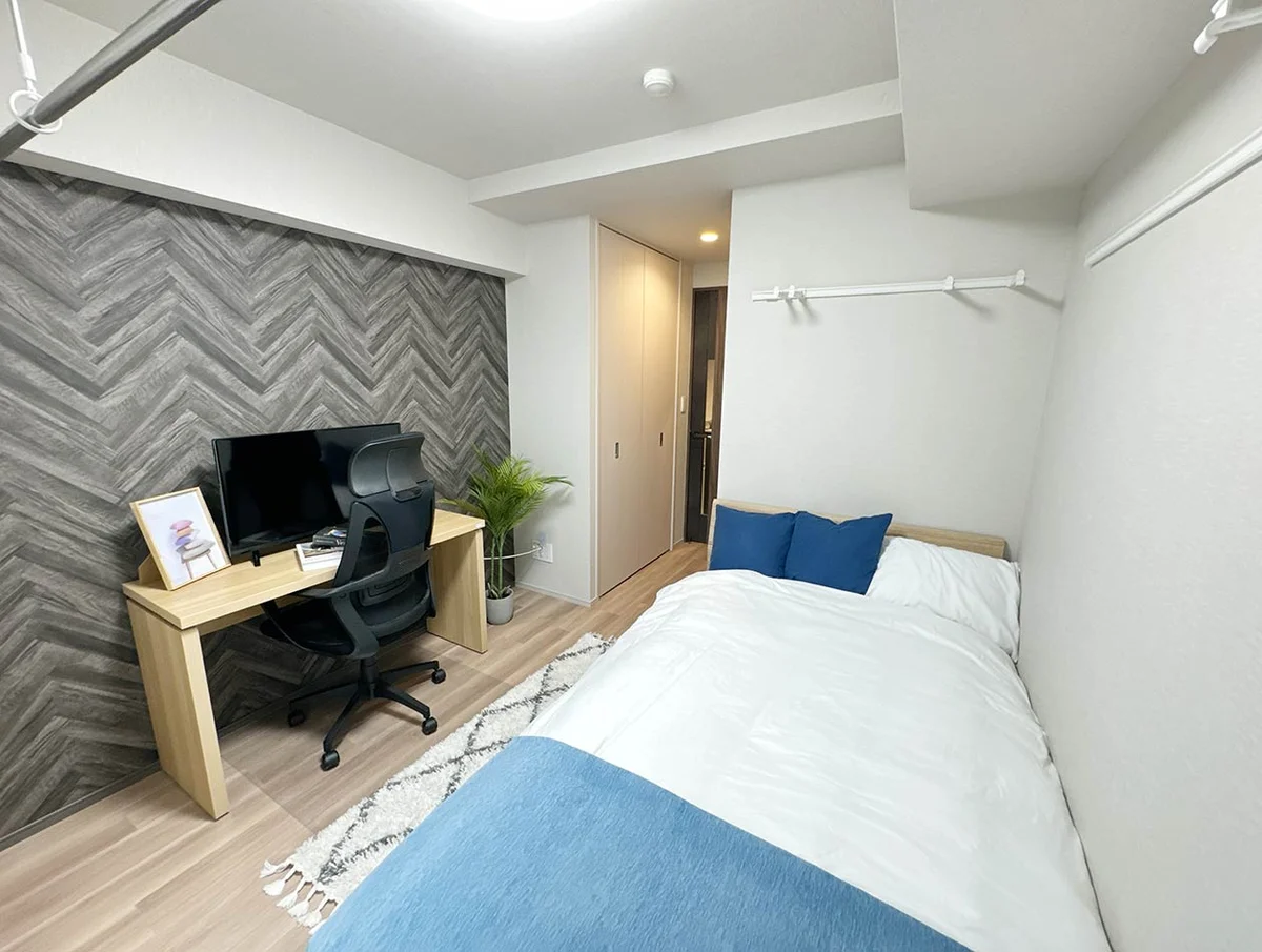 写真はお部屋のイメージです。ラグなどの室内装飾はございません。