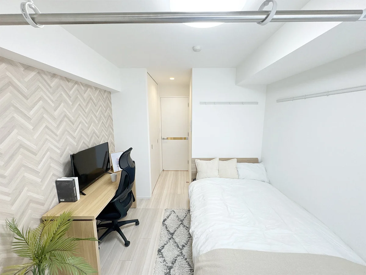 写真はお部屋のイメージです。ラグなどの室内装飾はございません。