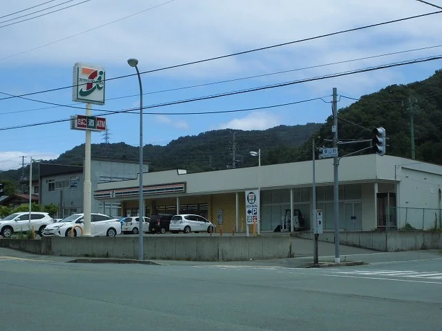 セブンイレブンまで620m