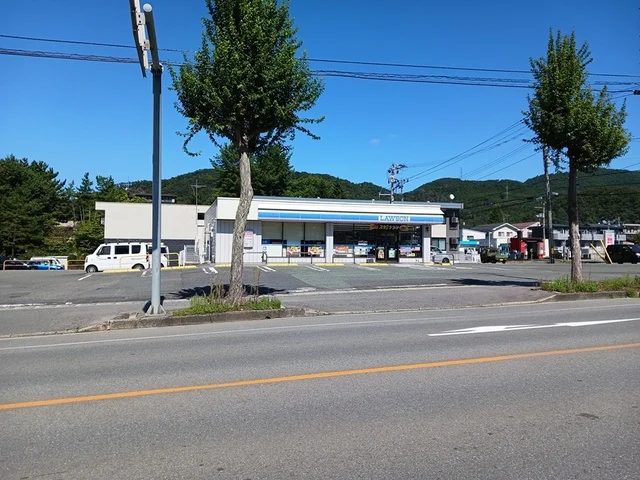 ローソンまで736m