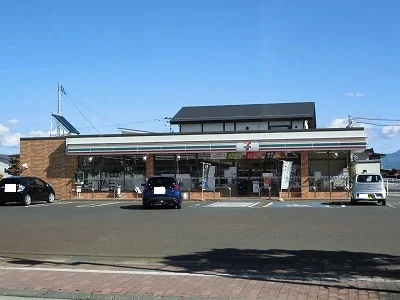 セブンイレブンまで750m