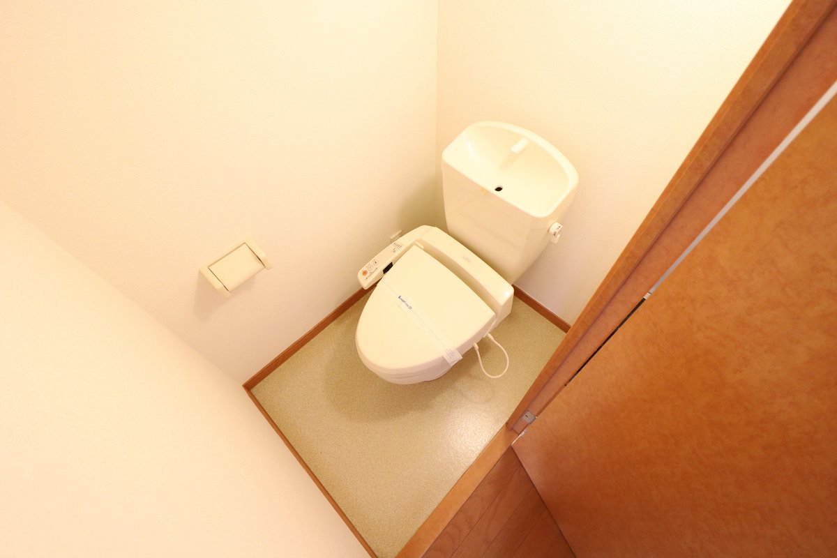 快適な温水洗浄便座付きトイレになります。