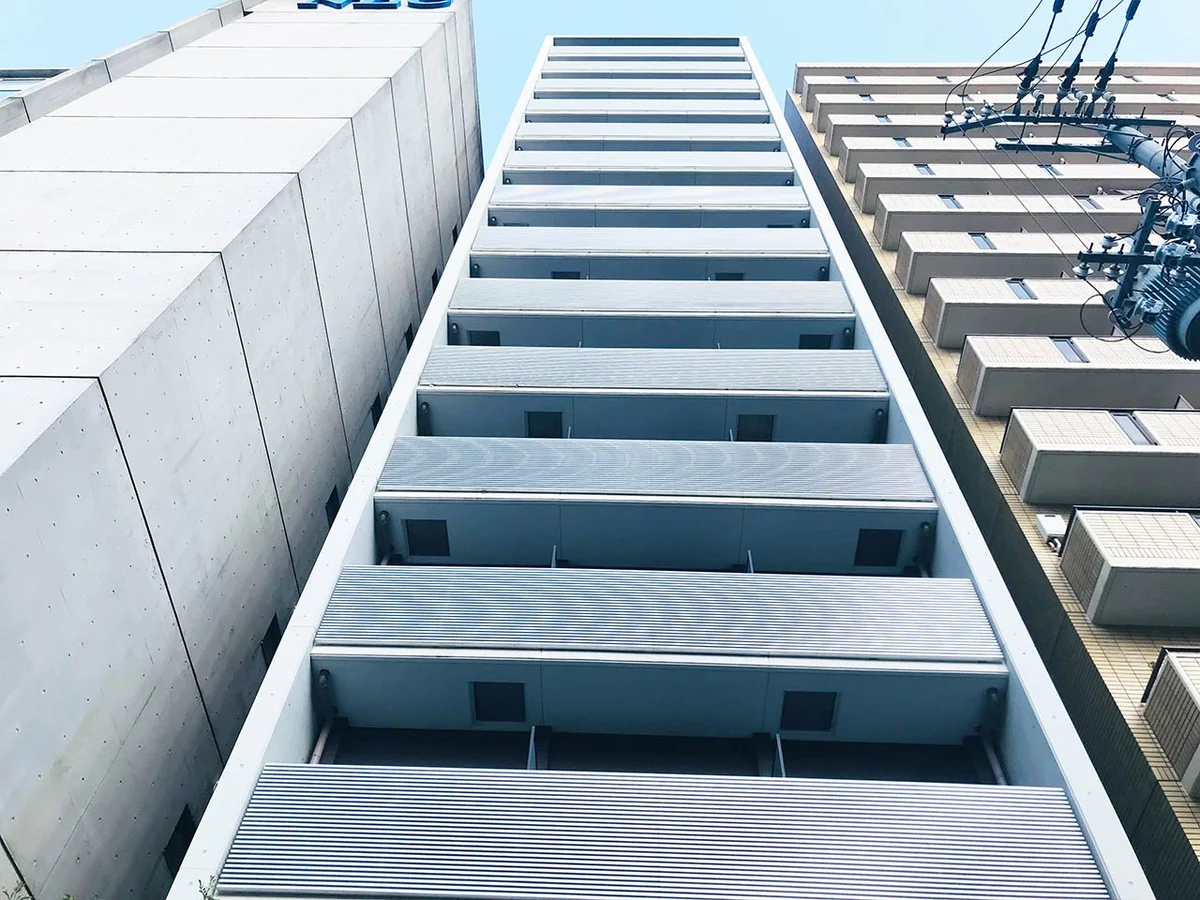 写真はお部屋のイメージです。ラグなどの室内装飾はございません。