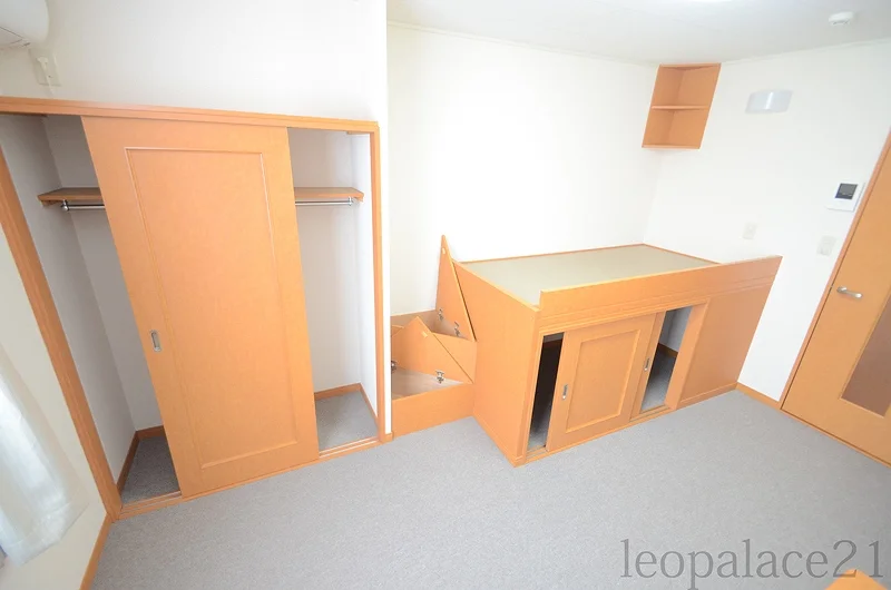 ベッド下収納でお部屋がスッキリ片付きます。