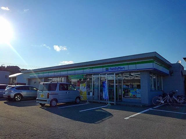 ファミリーマート　広面北店まで1100m