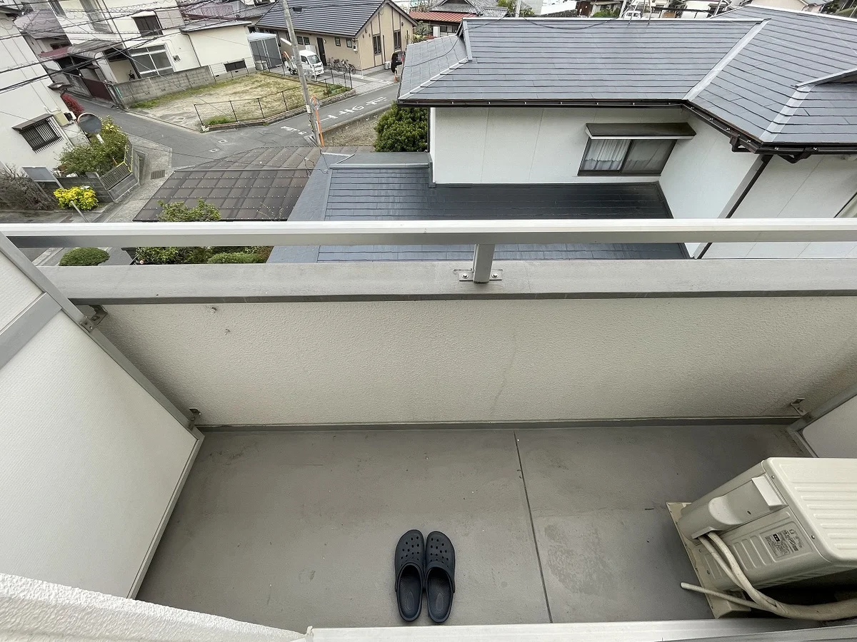 洗濯竿・スリッパ備え付☆入居中洗濯もできるので、コインランドリーに行かなくても大丈夫☆☆