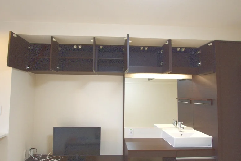 たくさんある収納棚でお部屋を広く使えます！