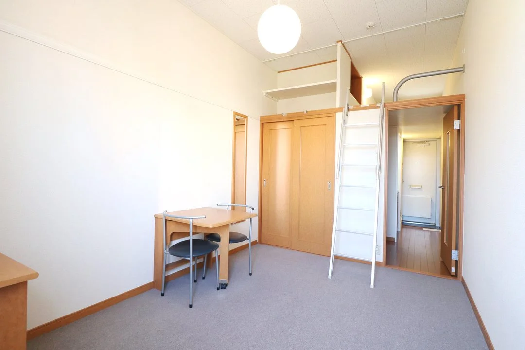 ロフトを寝室として活用すれば広々とした洋室を確保！