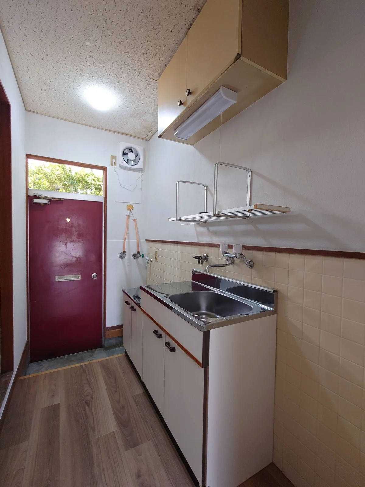 キッチンスペース。リフォーム時にキッチンは新品に入れ替えました。