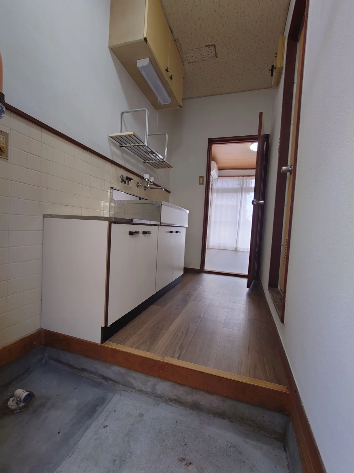 玄関～キッチン～居室まで