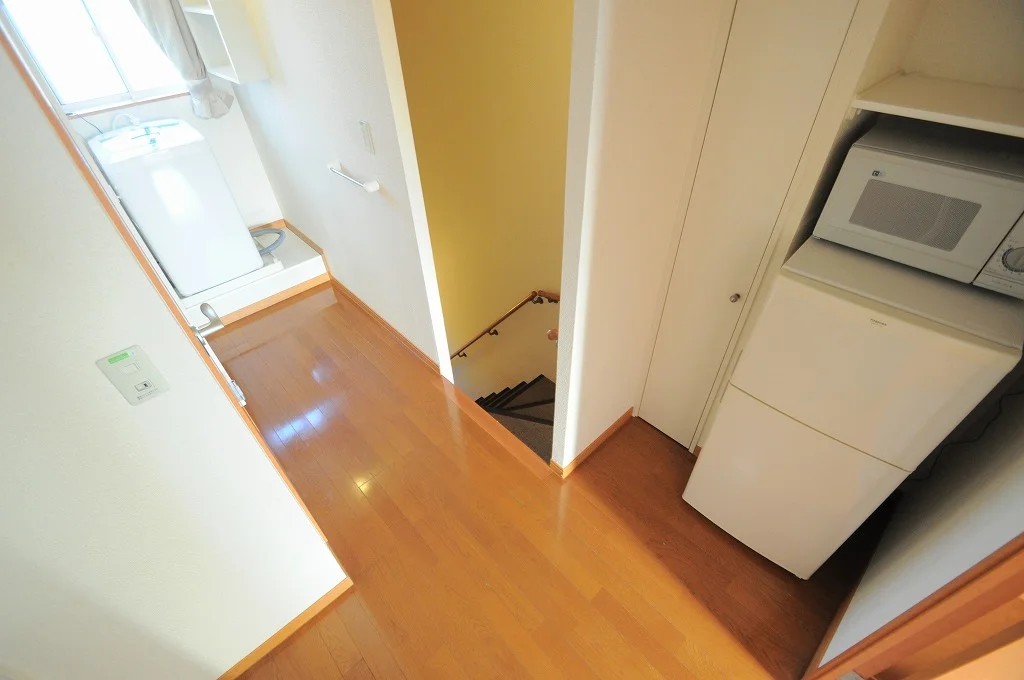 ※同タイプ部屋の写真となります（廊下・冷蔵庫・レンジ）