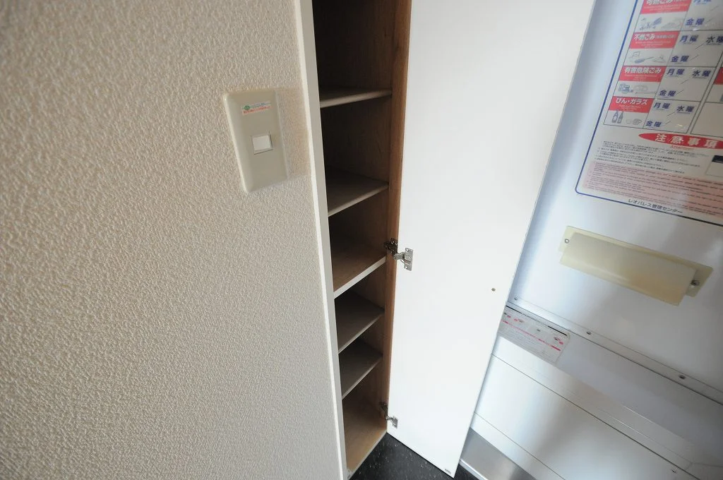 ※同タイプ部屋の写真となります（下駄箱）