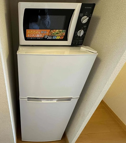 ※同タイプ部屋の写真となります（冷蔵庫・レンジ）