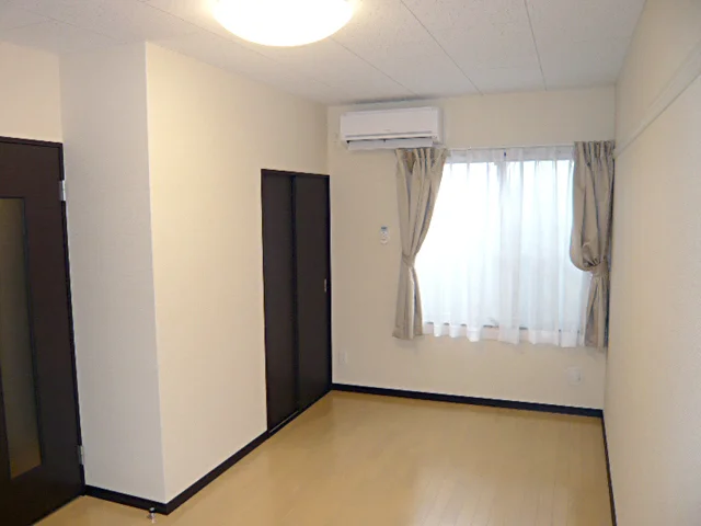 23平米。液晶テレビが設置されています。