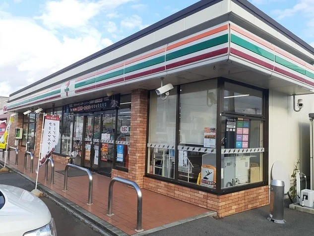 セブンイレブンまで900m