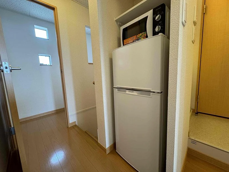 ※同タイプ部屋の写真となります（冷蔵庫・レンジ）
