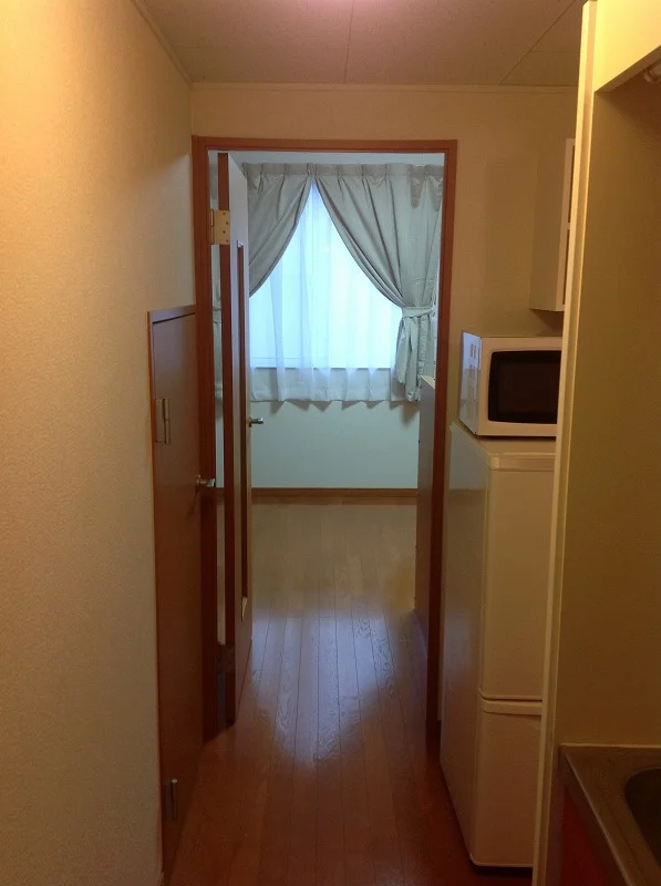 ※写真は１階の例です。2階の居室は絨毯となります。