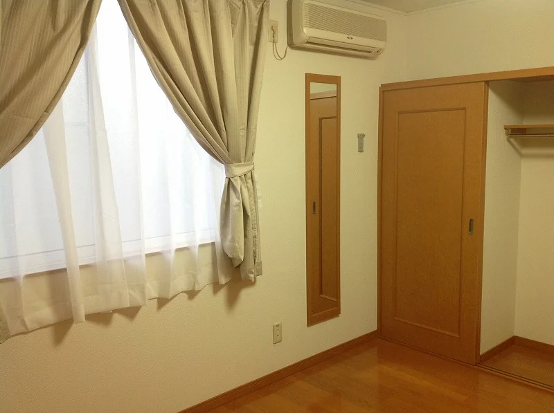 ※写真は１階の例です。2階の居室は絨毯となります。