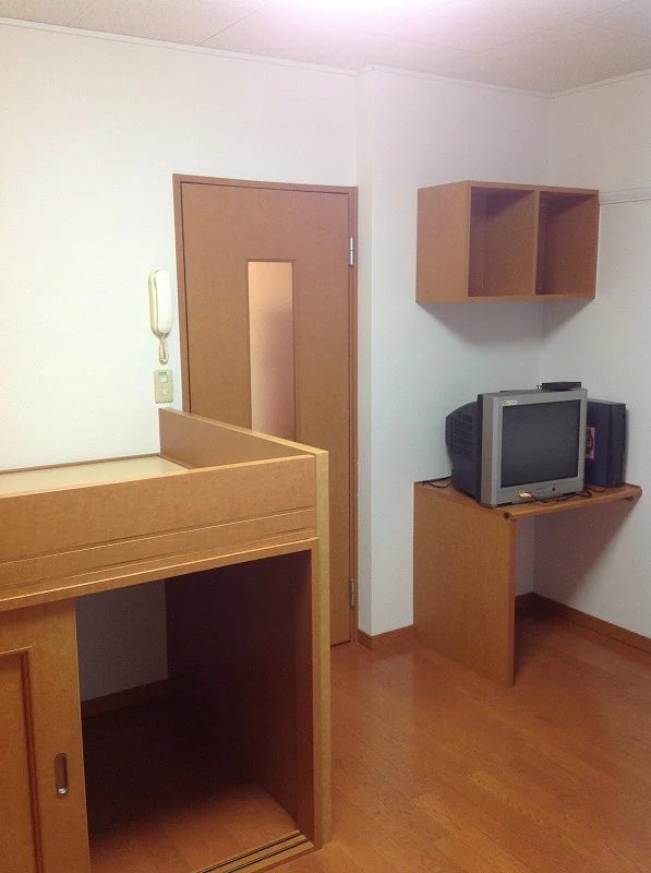 ※写真は１階の例です。2階の居室は絨毯となります。