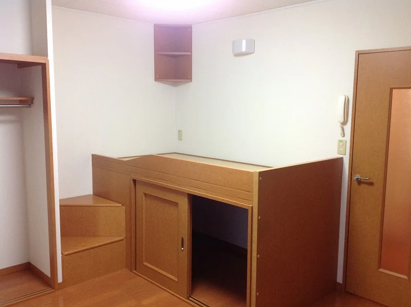 ※写真は１階の例です。2階の居室は絨毯となります。