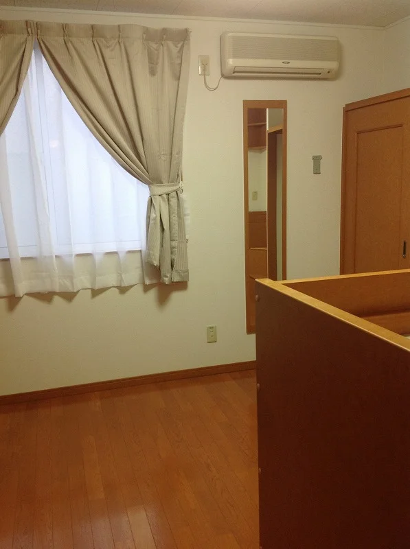 ※写真は１階の例です。2階の居室は絨毯となります。