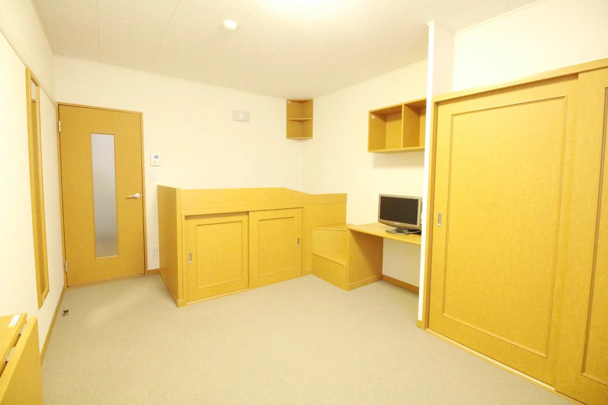 テーブルを折りたためばお部屋も広く使えます♪