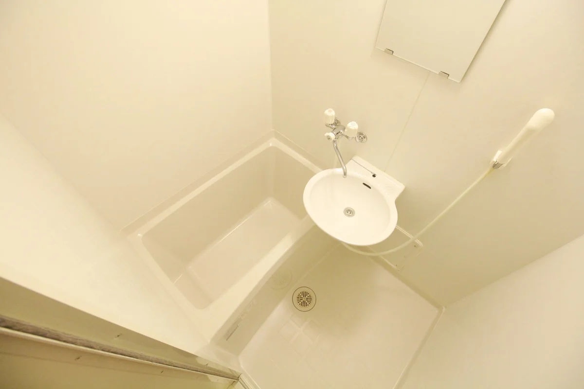 浴室乾燥機付きで、雨の日でも洗濯物が干せます♪