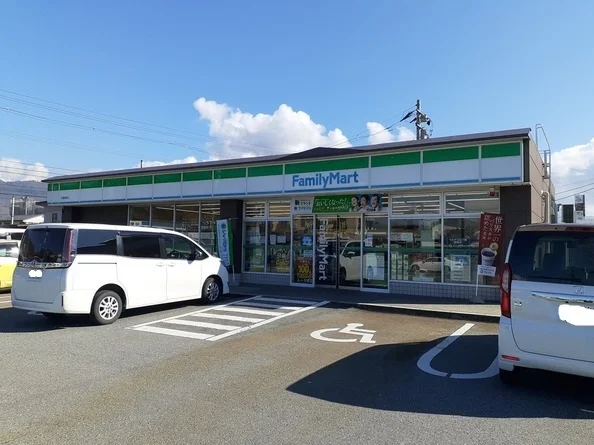 ファミリーマートまで23m