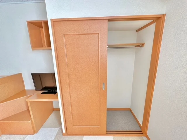 絨毯の色・柄はお部屋によって異なる可能性がございます。