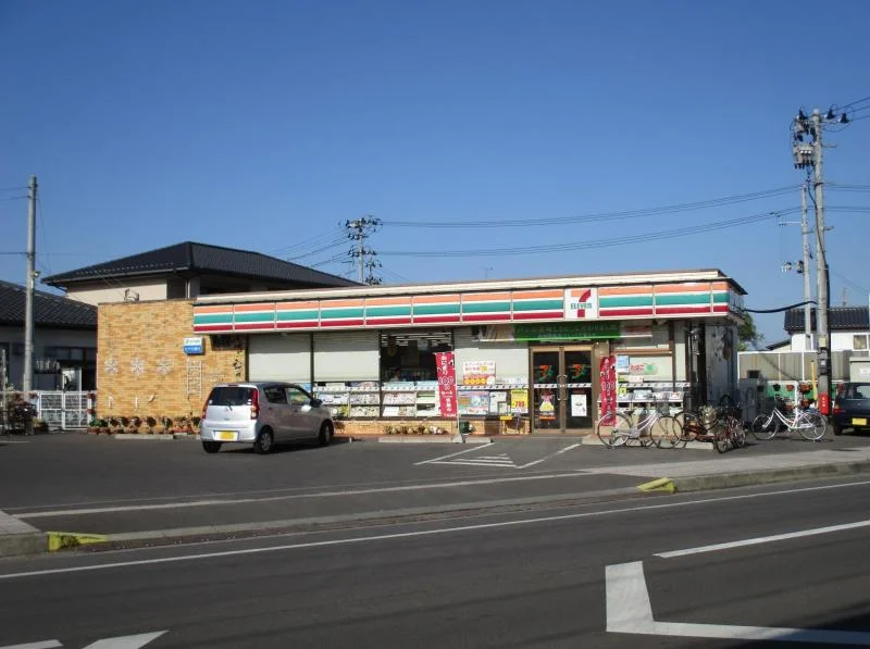 徒歩約３分（約２４０ｍ）